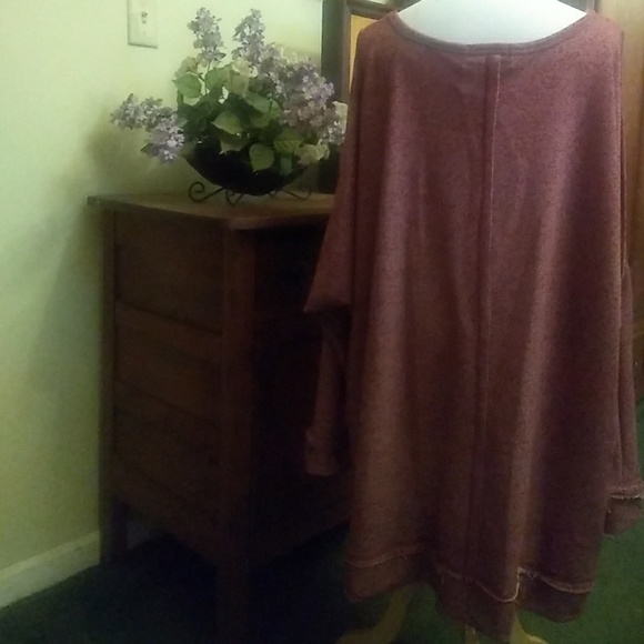 PLUS Women's top - Picture 3 of 5